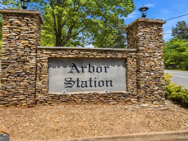 8605 Creekview Court