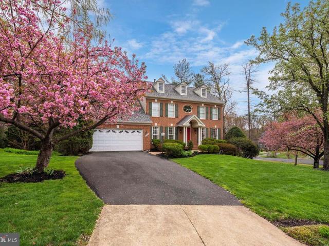 8609 Woodland Heights Court