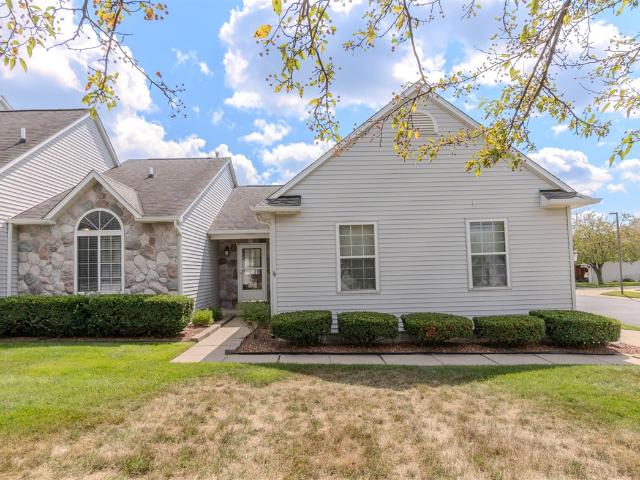 860 Knollwood Circle