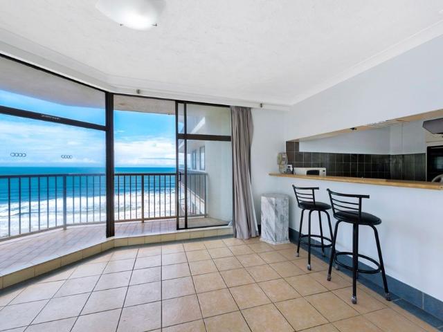 $860 per week / $3,440 Bond
