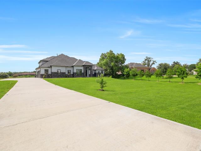 8615 Den Oak Drive