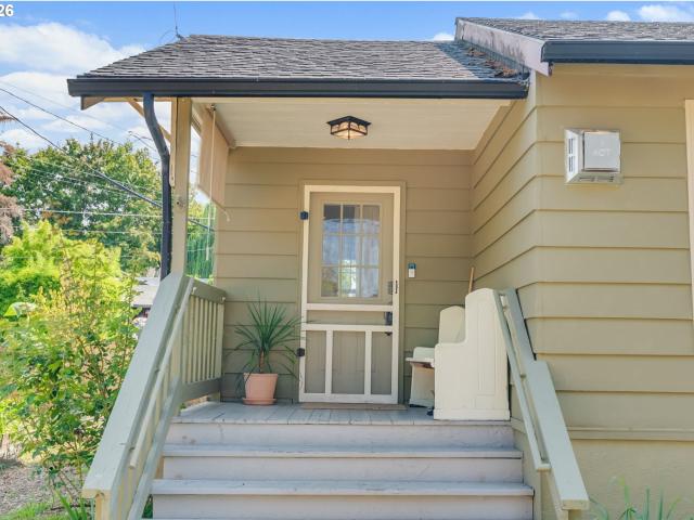 8610 SE 28TH AVE