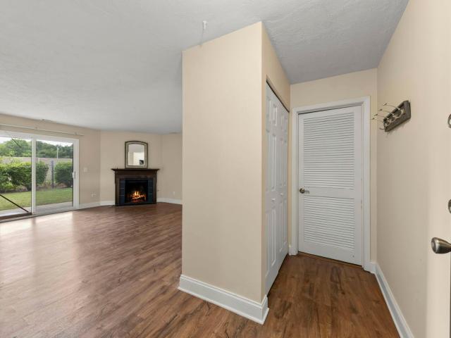 861 yosemite trail # b