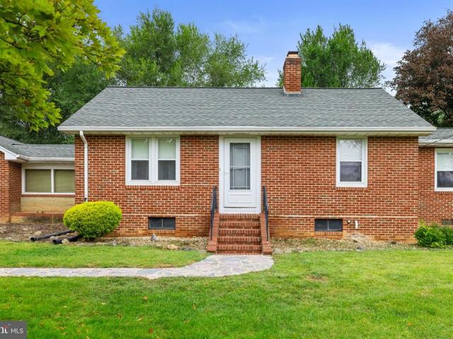 8635 N Valley Pike