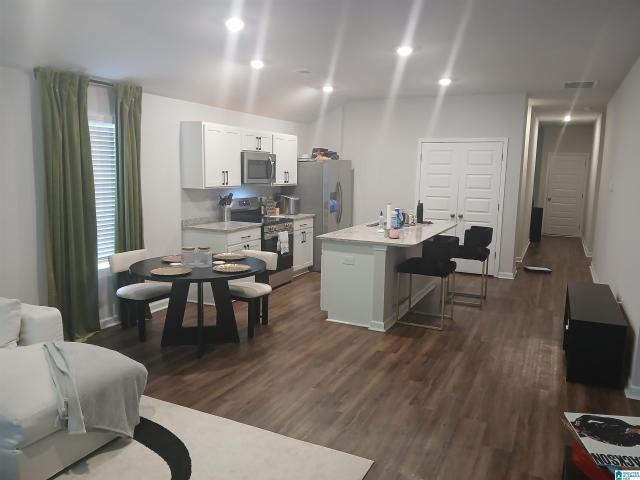 863 Lora Lane