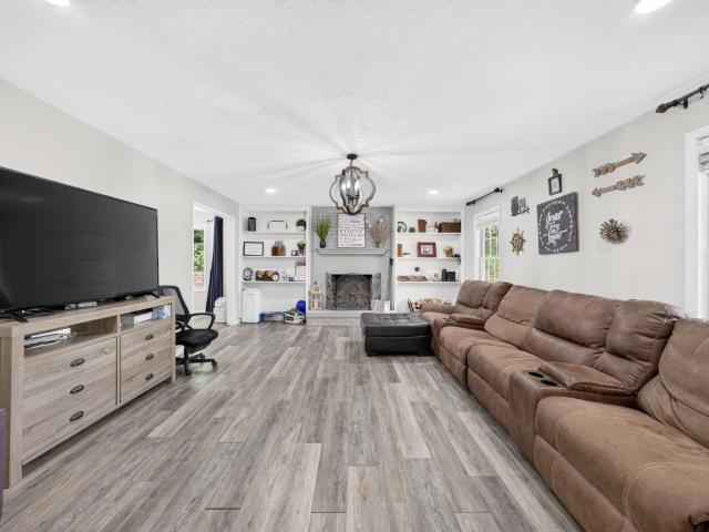 864 Spring Valley Rd