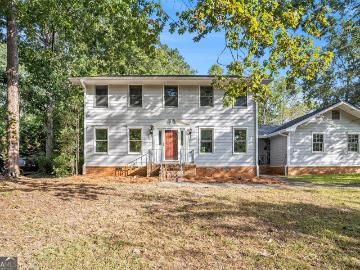 864 Sweet Briar Lane SE