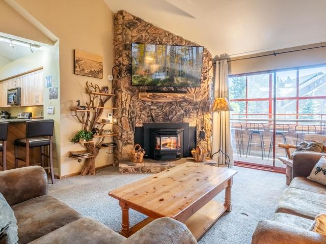 865 Majestic Pines Dr, Unit 318, Mammoth Lakes, CA 93546 | MLS #260212