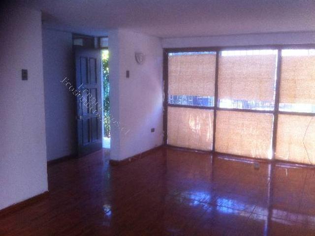 865 mil CASA 2 PISOS 3 DOR 2 BAÑ CENTR LA FLORIDA EXECNTE