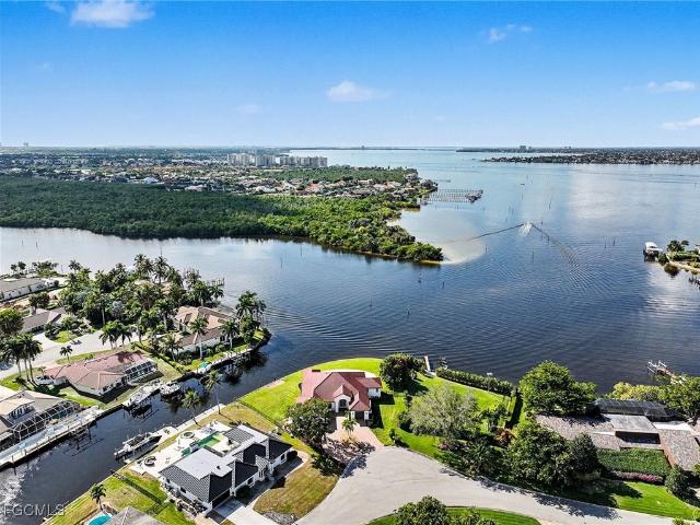 866 Cal Cove Dr, Fort Myers, FL 33919 | MLS #2026000