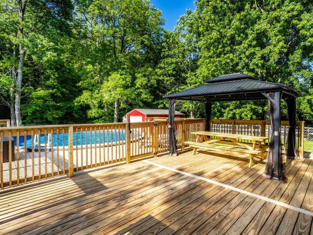 866 E Meadowlands Drive