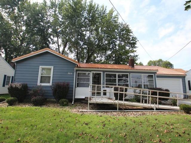 866 Lakeshore Dr W, Hebron, OH 43025