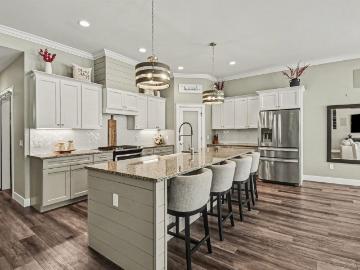 8674 Oakhill Drive