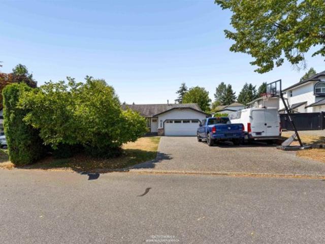 8673 Street, Surrey, BC, V3S 7J4 house for sale | Listing ID R3163 | Royal LePage