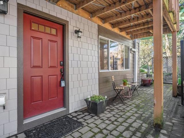 8682 N Willamette Blvd, Portland, OR 97203