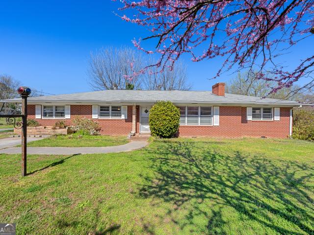 868 Fairview Avenue