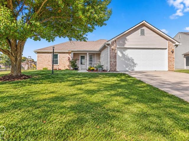 868 Quarterhorse Run, Bargersville, IN 46106