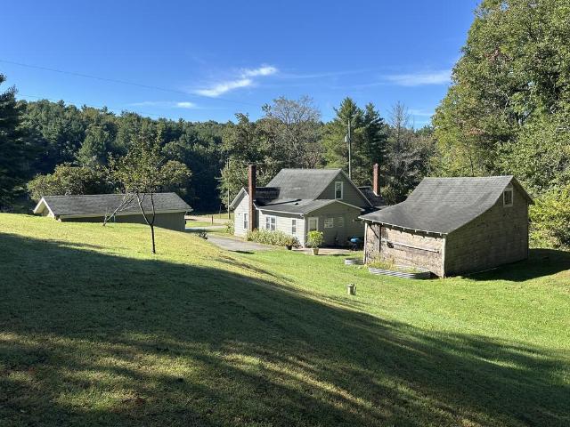 8699 Pipers Gap Rd