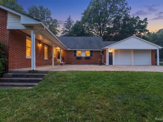 869 Central Drive