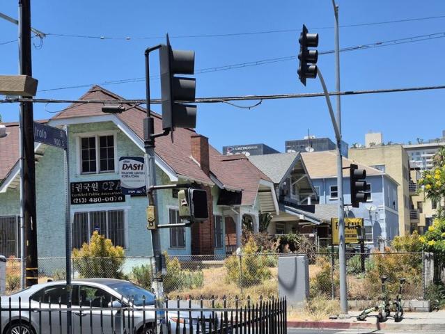 869 Irolo Street