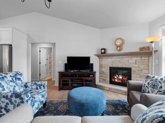 869 joeanna way