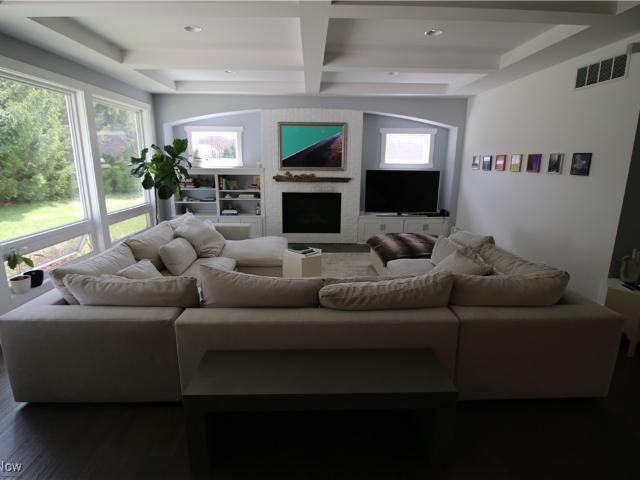 869 Meadow Lane