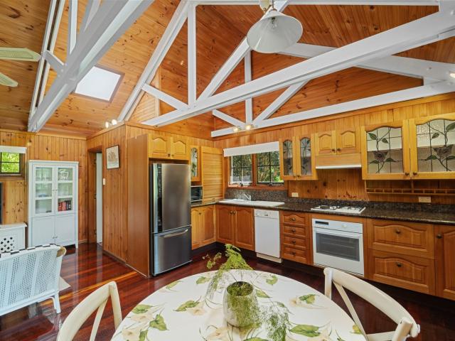86 88 Cliff RdTamborine Mountain QLD 4272, Australia