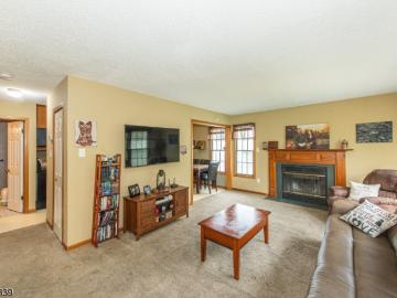 86 Burlington Ct