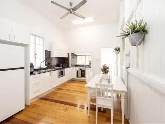 86 Cairns Street, Cairns North, QLD 4870