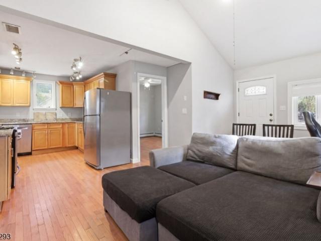86 Hiawatha Blvd