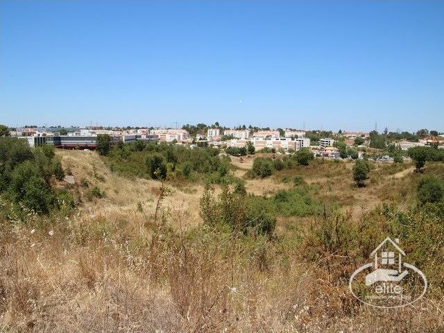 86 lotes para construção habitacional e comercial em Setúbal