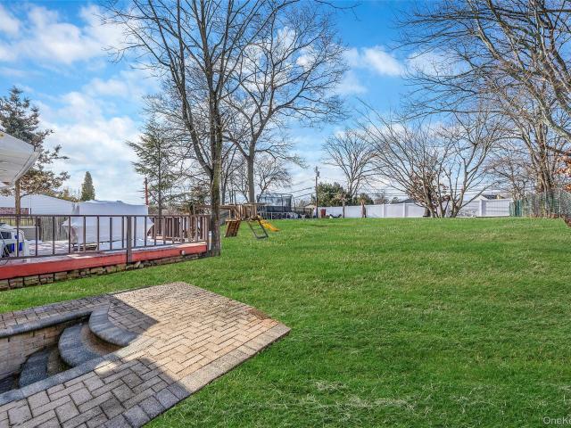 86 Overlook Dr, East Islip, NY 11730 | MLS #979147