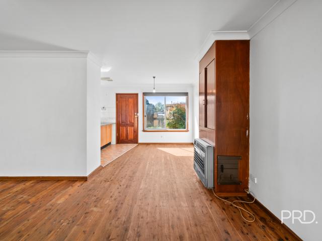 86 Raye St, Tolland, NSW 2650