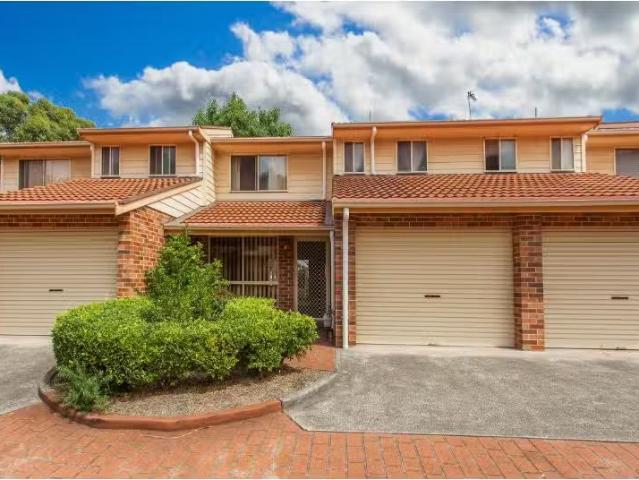8/6A Milne Crescent, Coniston Townhouse for rent Listed by So.