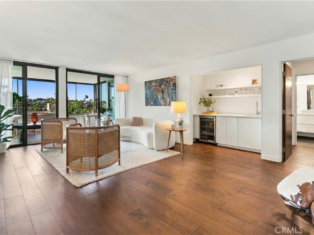8701 Delgany 206