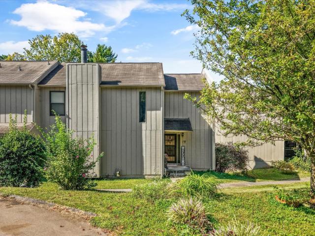 8703 Olde Colony Tr