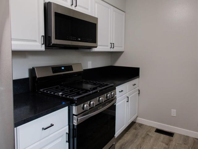 870 N 10th E