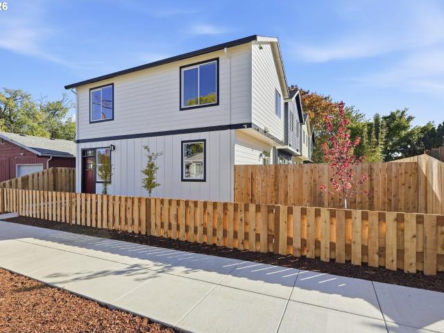 8716 SE Bybee BLVD