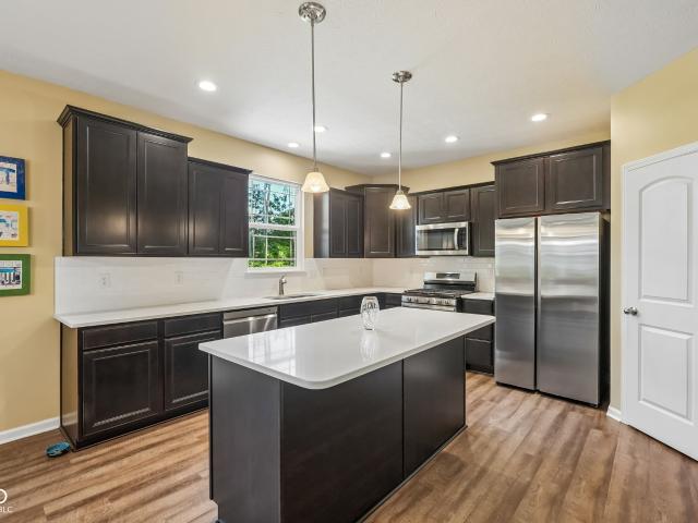 8722 Hollyhock Grove