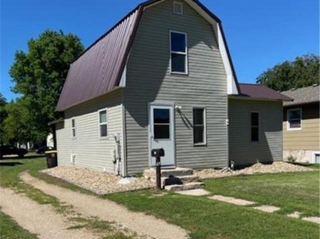 872 12th St, Windom, MN 56101