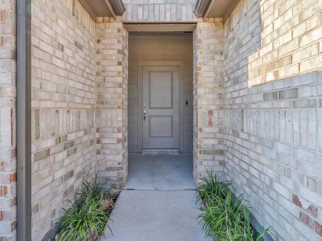 872 Alexandria Lane