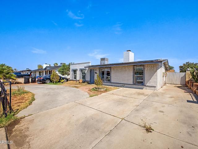 8730 W EARLL Drive