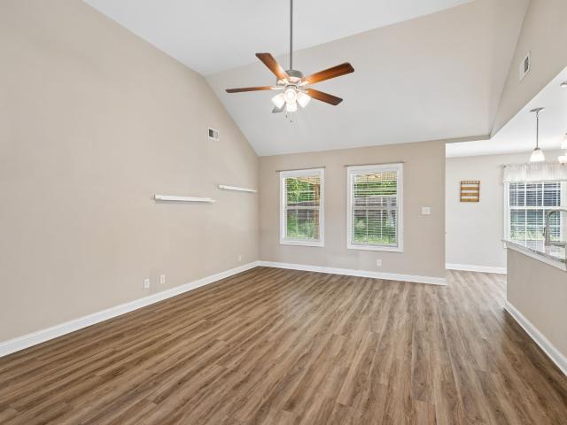 873 Lutz Ln