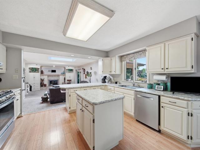 8745 Hawthorne Hills Drive