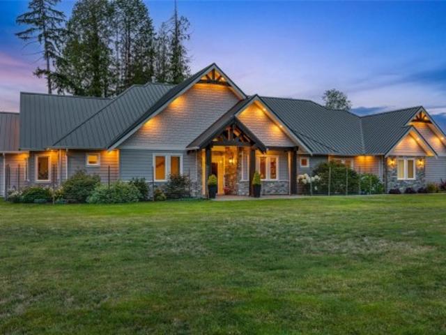 8757/8 Oyster River Way, Black Creek, BC, V9J 1K5 house for sale | Listing ID 1048 | Royal LePage