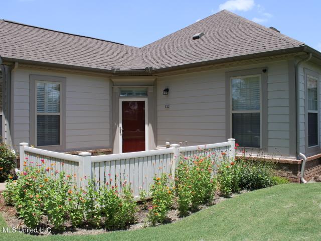 8753 Parkview Oaks Circle