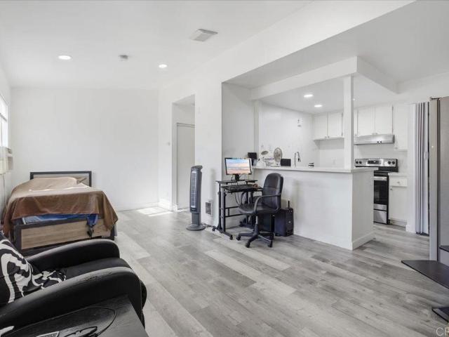 875 W San Ysidro Boulevard 14