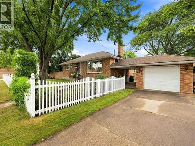 875 Woodland Avenue, Sarnia, ON, N7V 3W5 house for sale | Listing ID 26023 | Royal LePage