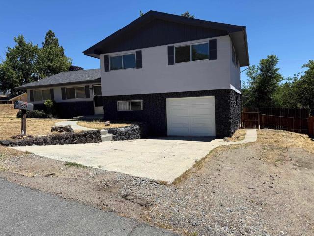875 Washo Ln