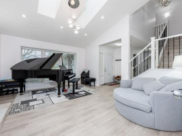 Greater Vancouver - Garden, Fireplace, Deck